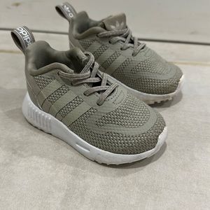 Toddler Adidas Multix Athletic shoe- size 4K color: sesame